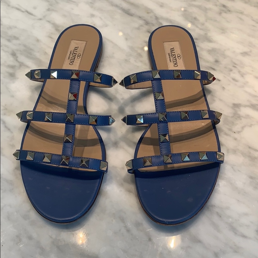 ROCKSTUD FLAT SLIDE SANDAL BLUE. SIZE 38 1/2